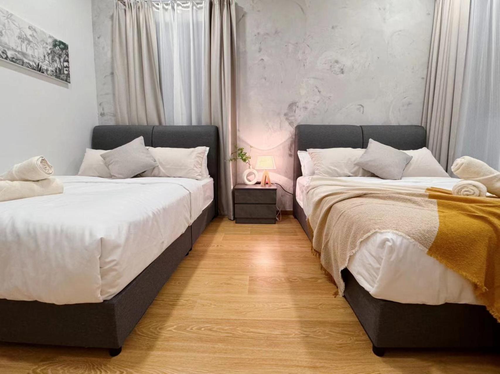 Apartment Muji Full Seaview Royal With 2carparks Foc Netflix Access And Youtube Premium 3beds 3bath For 6-12pax By Minshuku