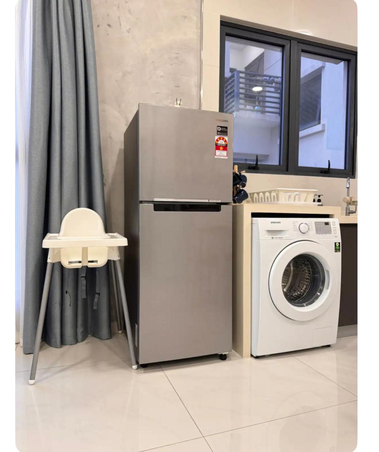 Muji Full Seaview Royal With 2carparks Foc Netflix Access And Youtube Premium 3beds 3bath For 6-12pax By Minshuku Apartment *