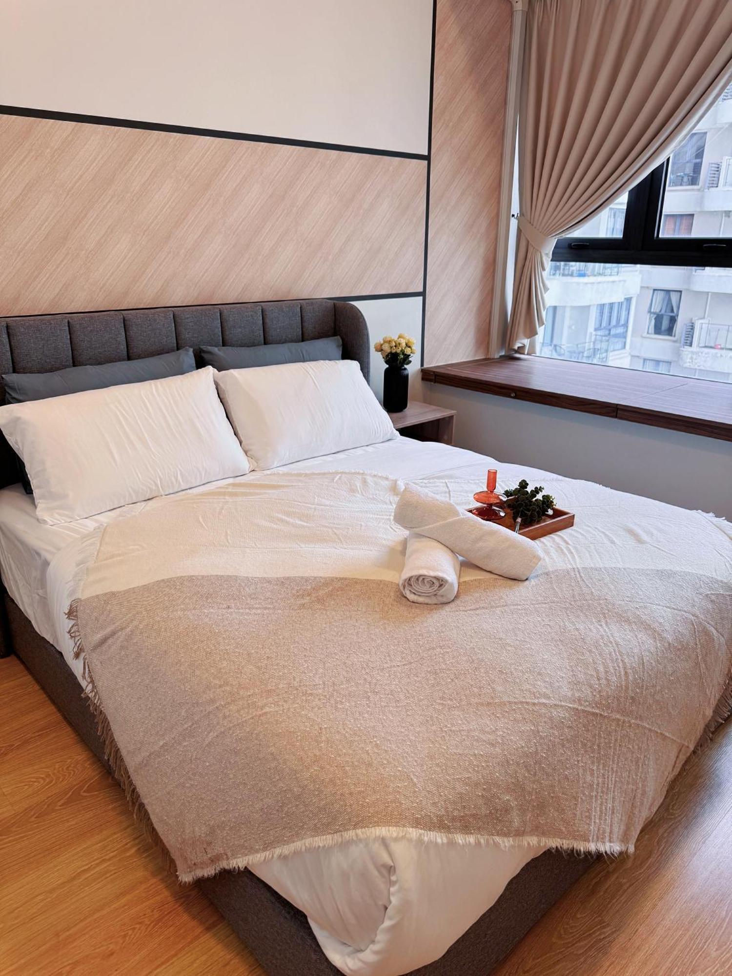 Apartment Muji Full Seaview Royal With 2carparks Foc Netflix Access And Youtube Premium 3beds 3bath For 6-12pax By Minshuku *