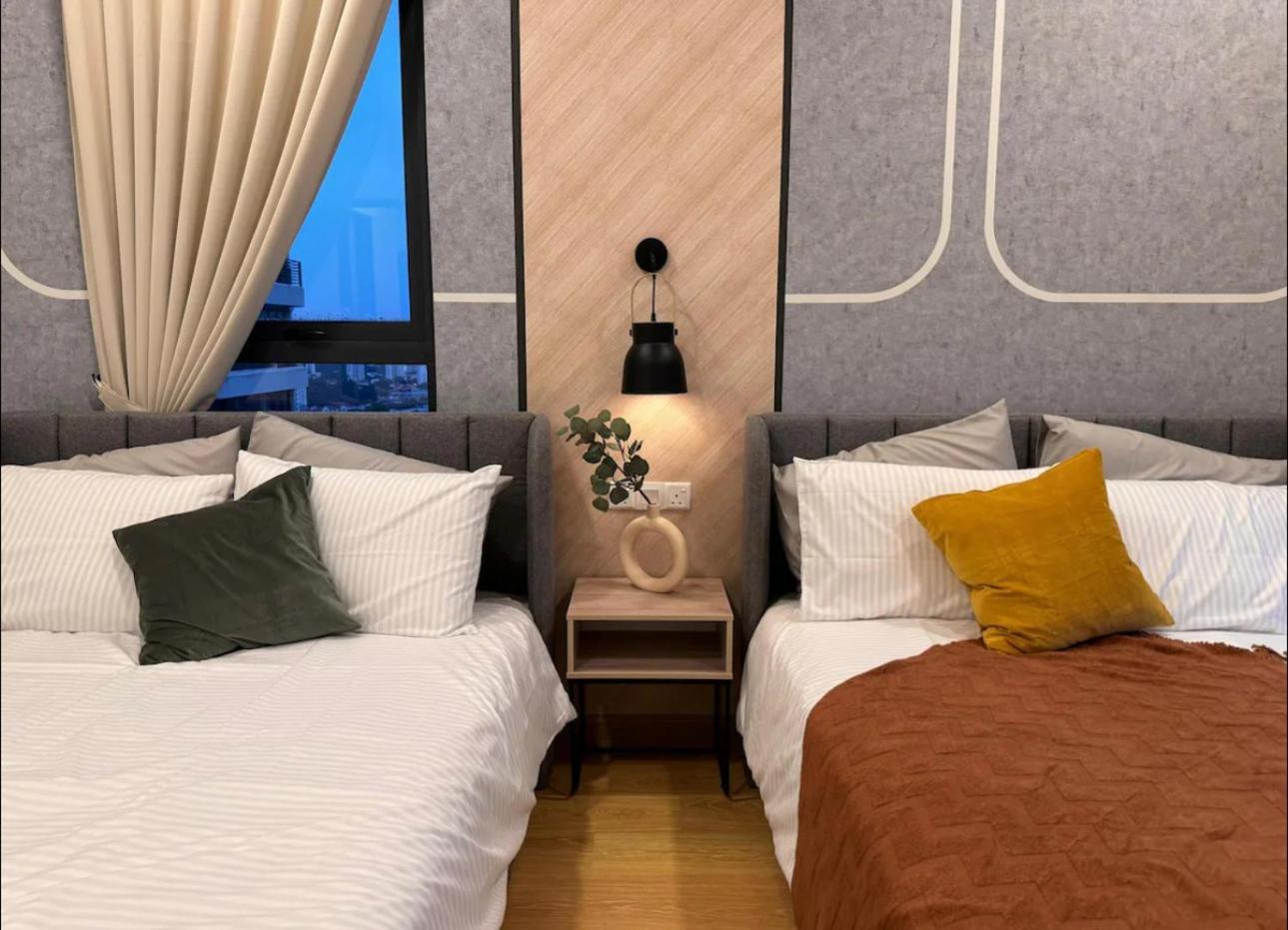 Apartment Muji Full Seaview Royal With 2carparks Foc Netflix Access And Youtube Premium 3beds 3bath For 6-12pax By Minshuku Johor Bahru