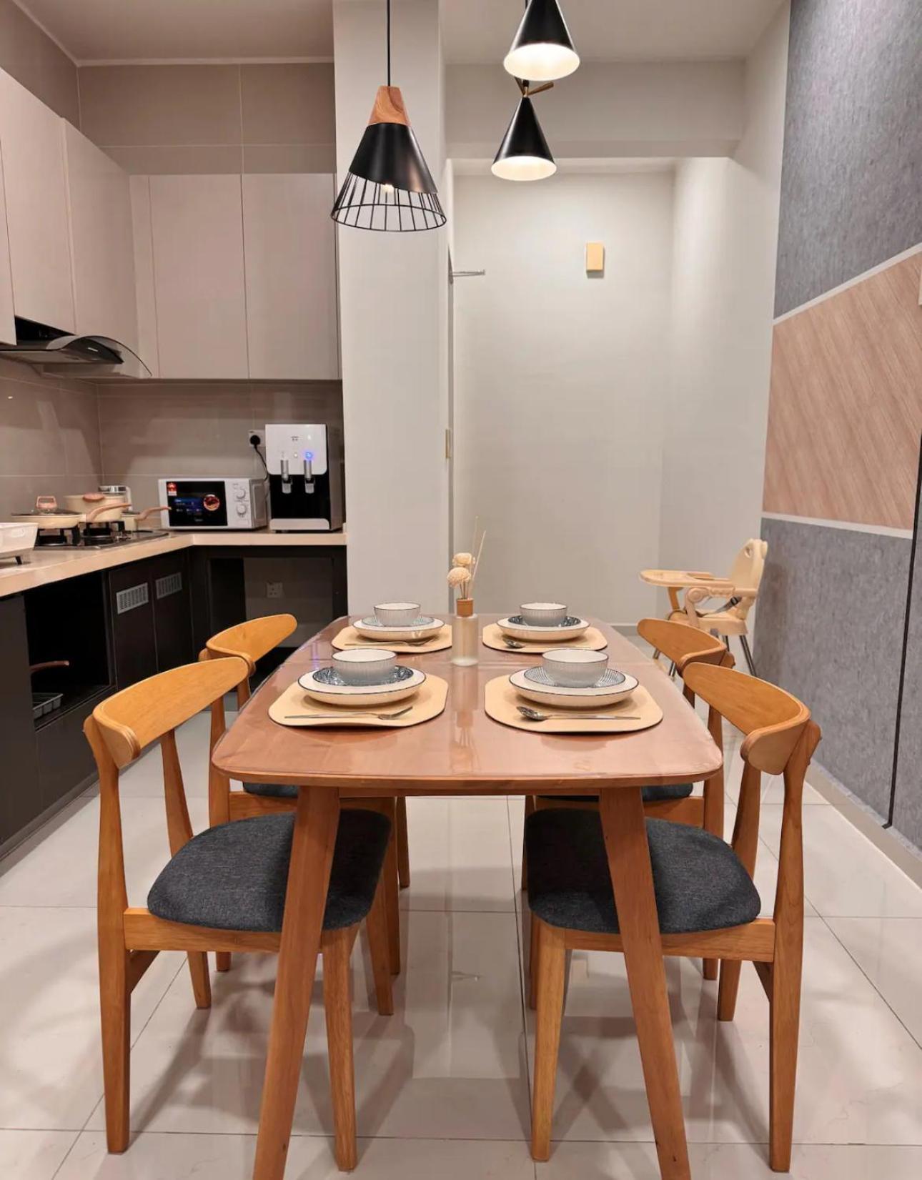 Apartment Muji Full Seaview Royal With 2carparks Foc Netflix Access And Youtube Premium 3beds 3bath For 6-12pax By Minshuku