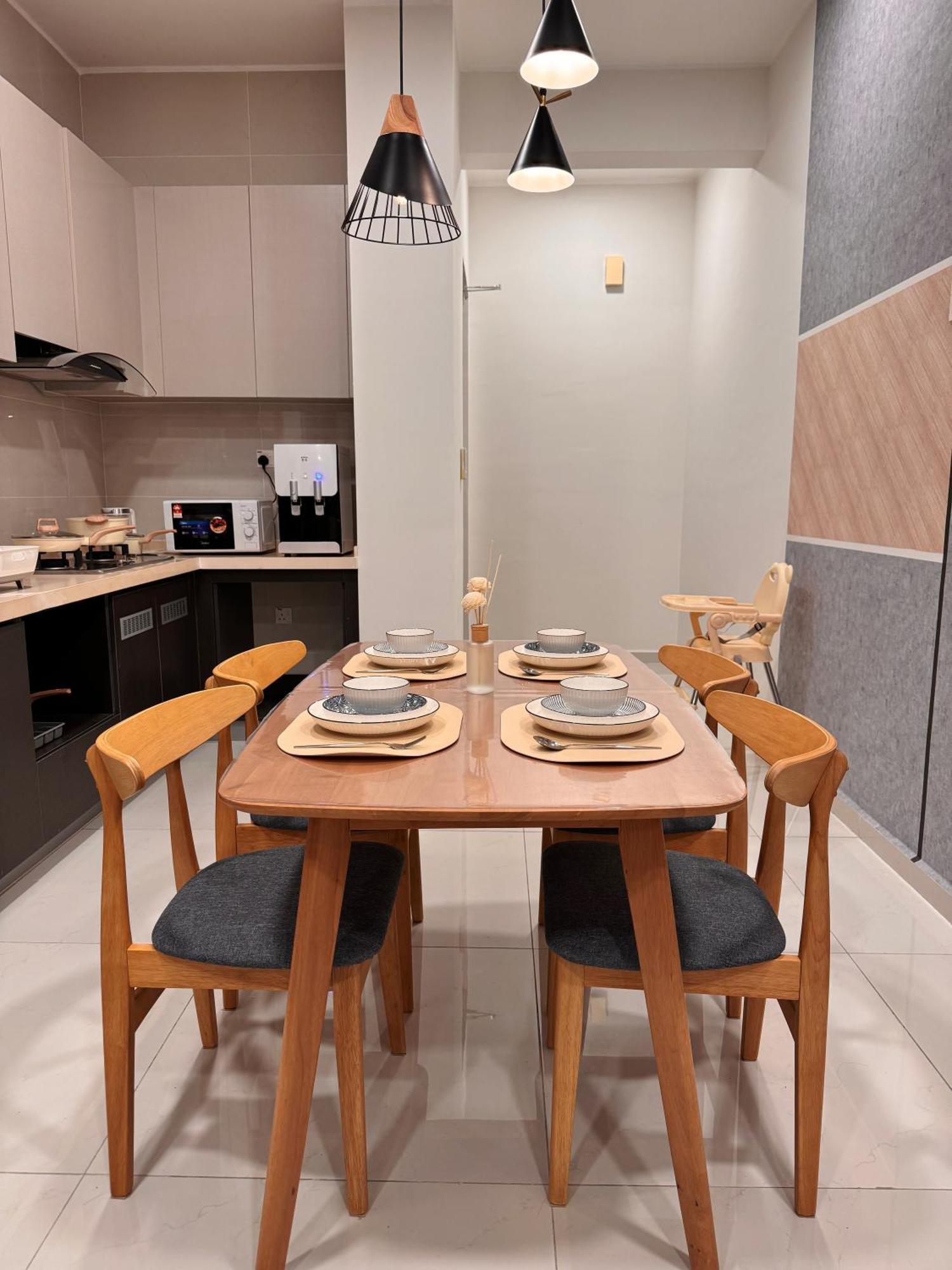 Muji Full Seaview Royal With 2carparks Foc Netflix Access And Youtube Premium 3beds 3bath For 6-12pax By Minshuku Apartment *