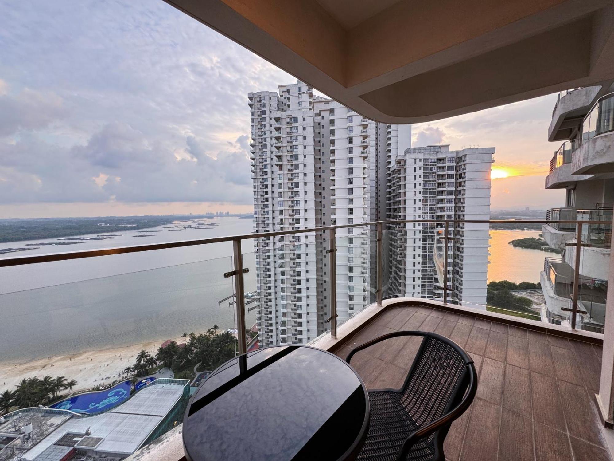 Apartment Muji Full Seaview Royal With 2carparks Foc Netflix Access And Youtube Premium 3beds 3bath For 6-12pax By Minshuku *