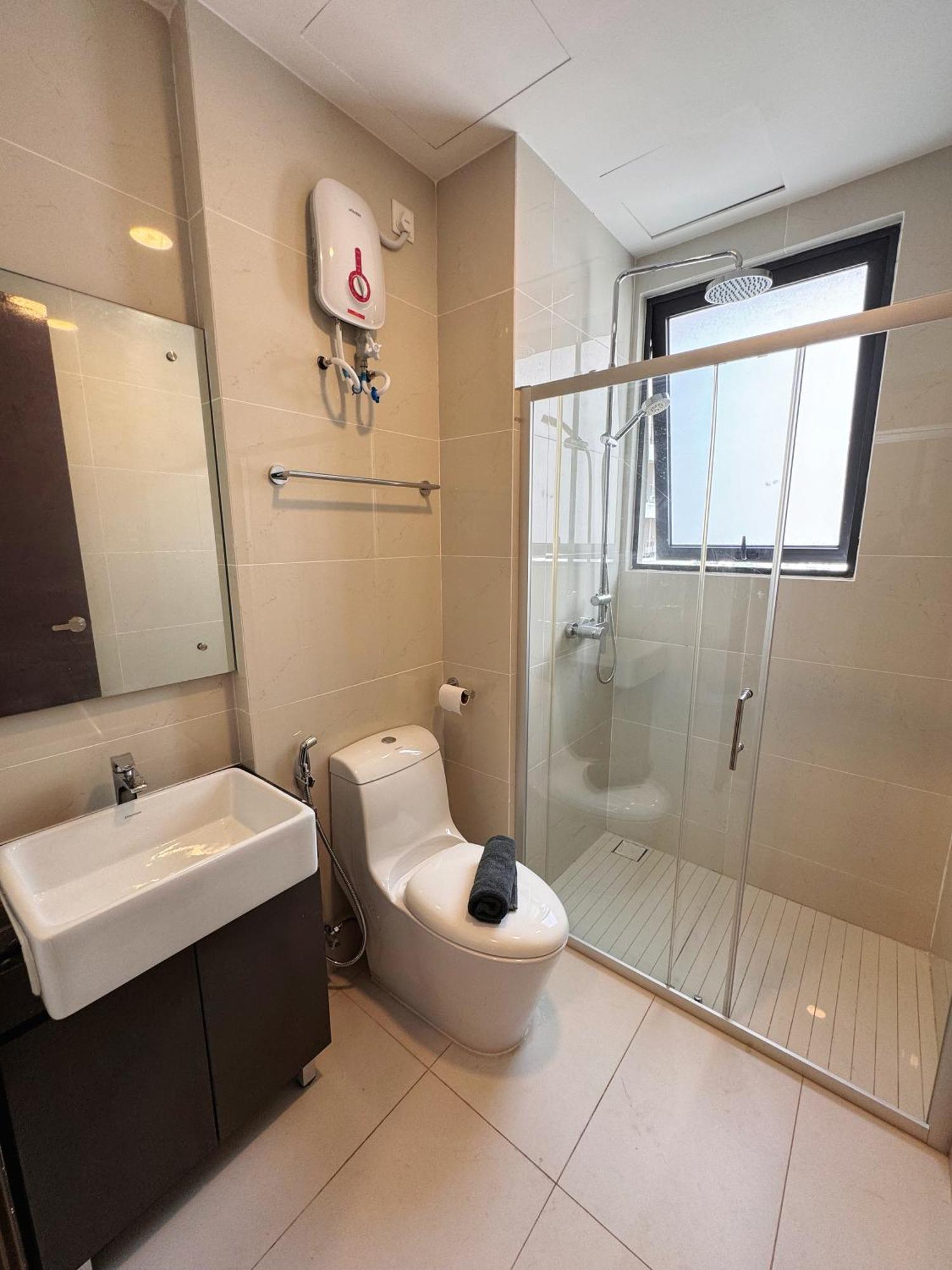 Muji Full Seaview Royal With 2carparks Foc Netflix Access And Youtube Premium 3beds 3bath For 6-12pax By Minshuku Apartment