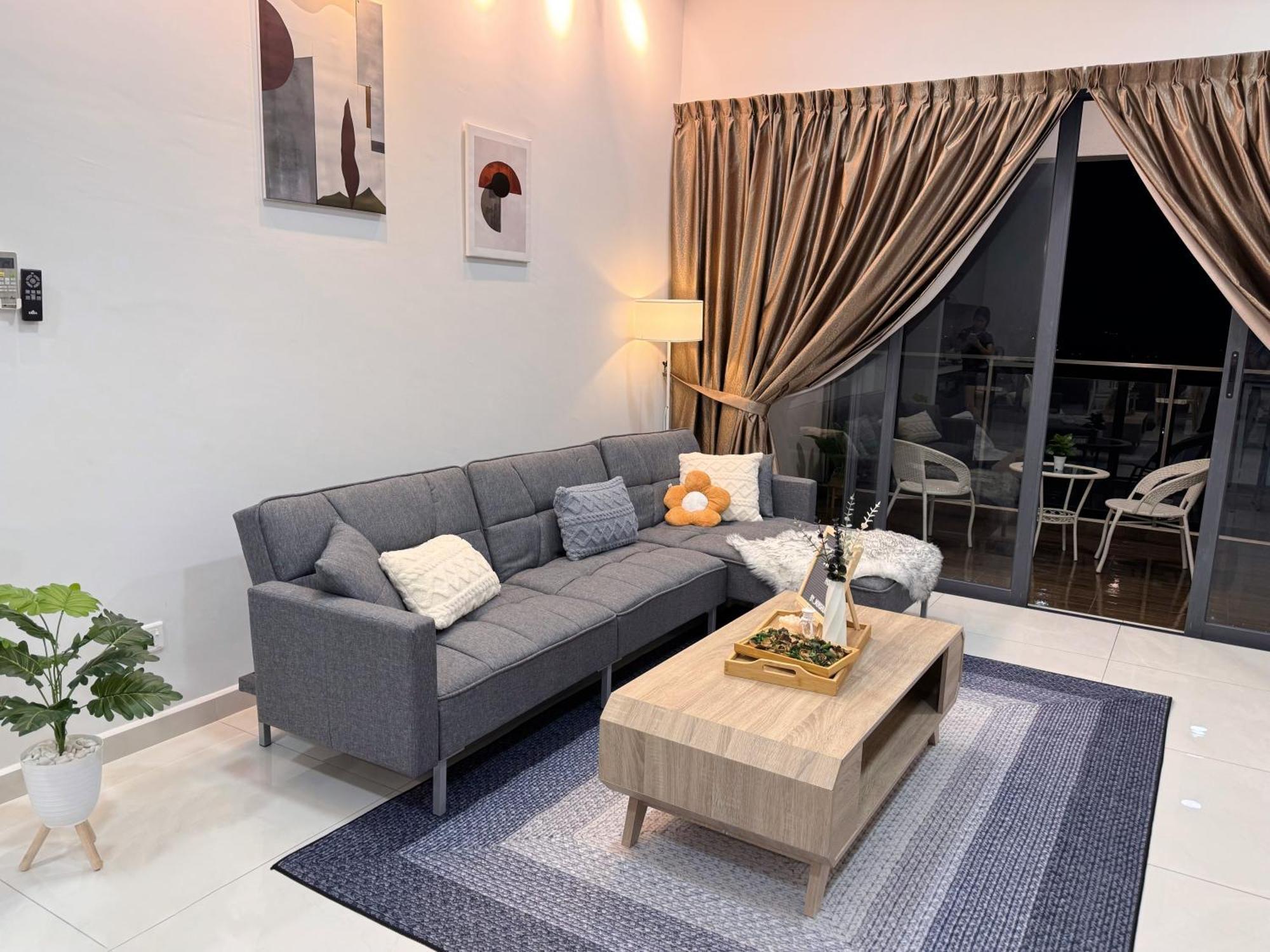 Muji Full Seaview Royal With 2carparks Foc Netflix Access And Youtube Premium 3beds 3bath For 6-12pax By Minshuku *