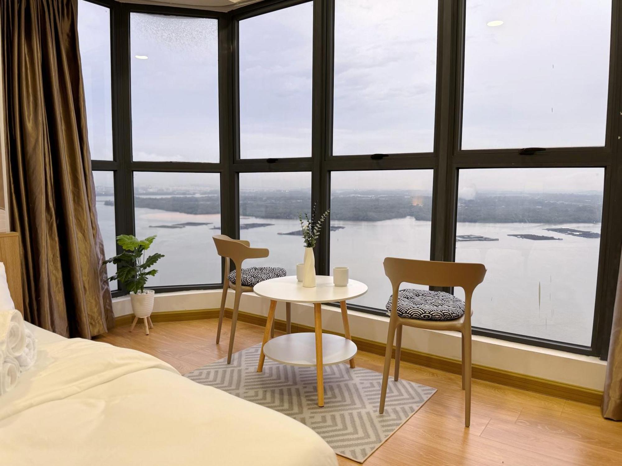 Muji Full Seaview Royal With 2carparks Foc Netflix Access And Youtube Premium 3beds 3bath For 6-12pax By Minshuku Apartment