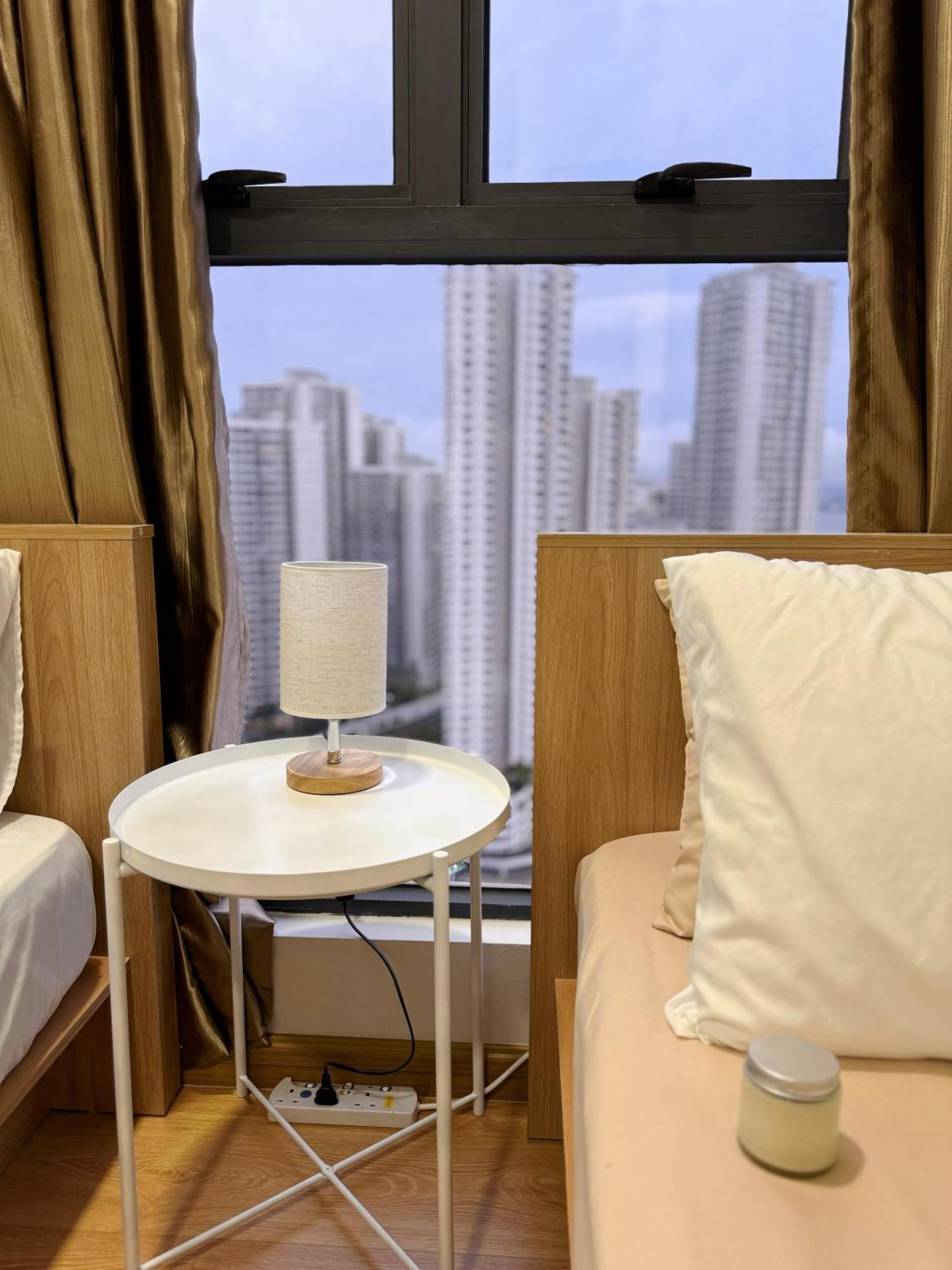 Apartment Muji Full Seaview Royal With 2carparks Foc Netflix Access And Youtube Premium 3beds 3bath For 6-12pax By Minshuku