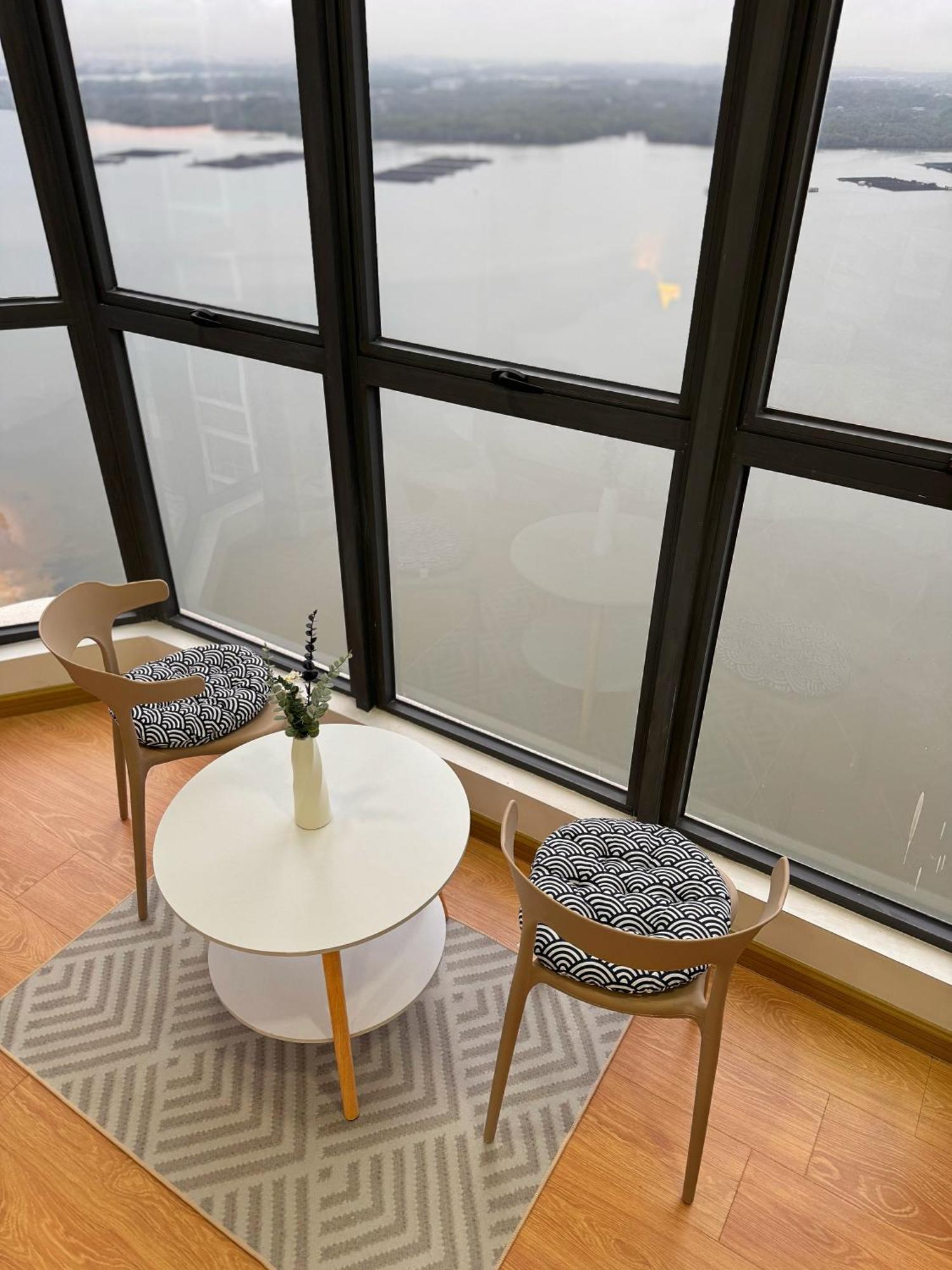 Apartment Muji Full Seaview Royal With 2carparks Foc Netflix Access And Youtube Premium 3beds 3bath For 6-12pax By Minshuku *