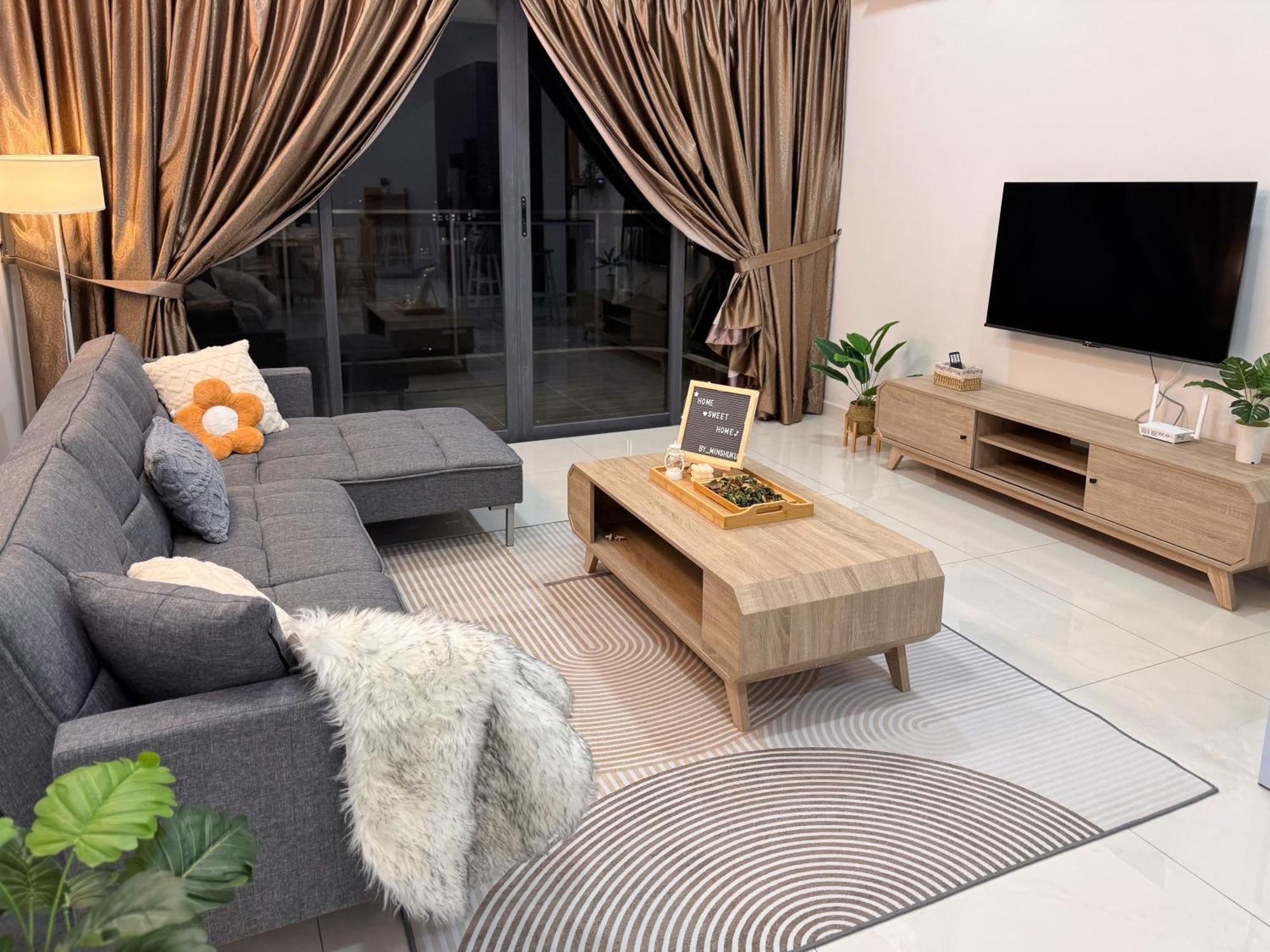 Apartment Muji Full Seaview Royal With 2carparks Foc Netflix Access And Youtube Premium 3beds 3bath For 6-12pax By Minshuku