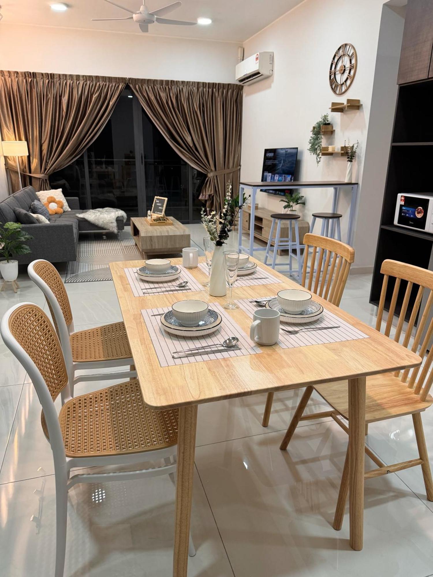 Muji Full Seaview Royal With 2carparks Foc Netflix Access And Youtube Premium 3beds 3bath For 6-12pax By Minshuku *
