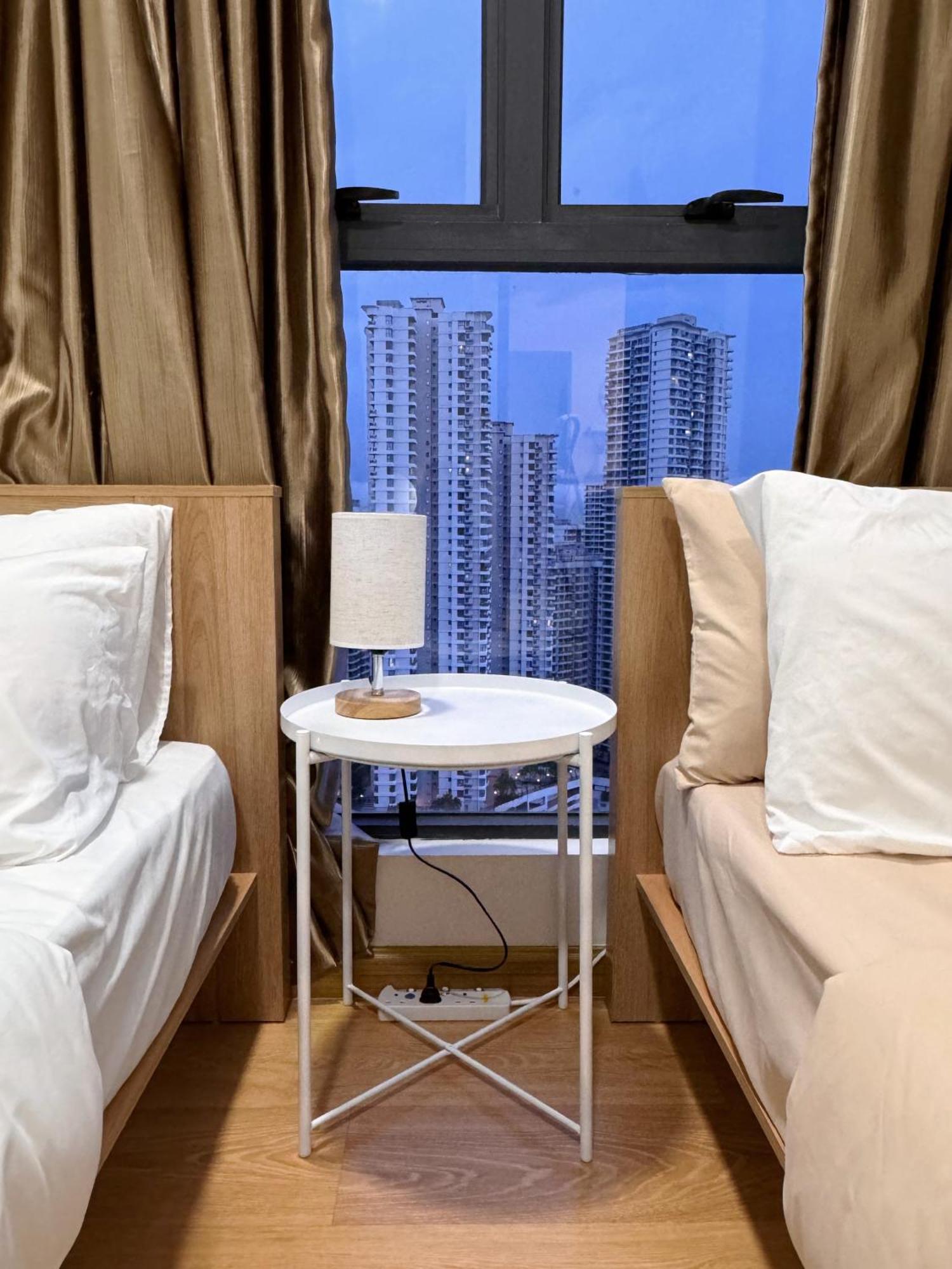 Muji Full Seaview Royal With 2carparks Foc Netflix Access And Youtube Premium 3beds 3bath For 6-12pax By Minshuku
