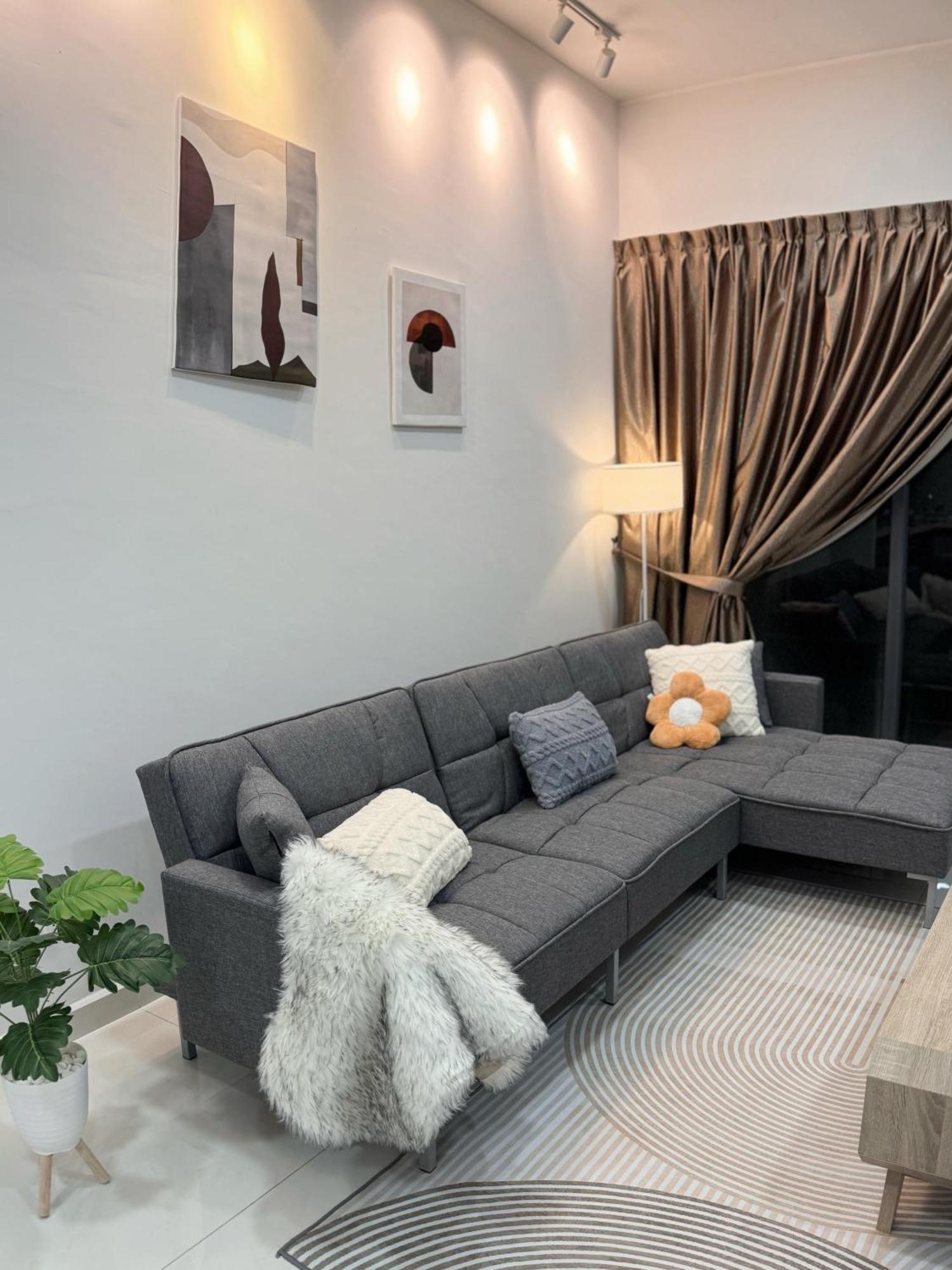 Muji Full Seaview Royal With 2carparks Foc Netflix Access And Youtube Premium 3beds 3bath For 6-12pax By Minshuku Apartment *