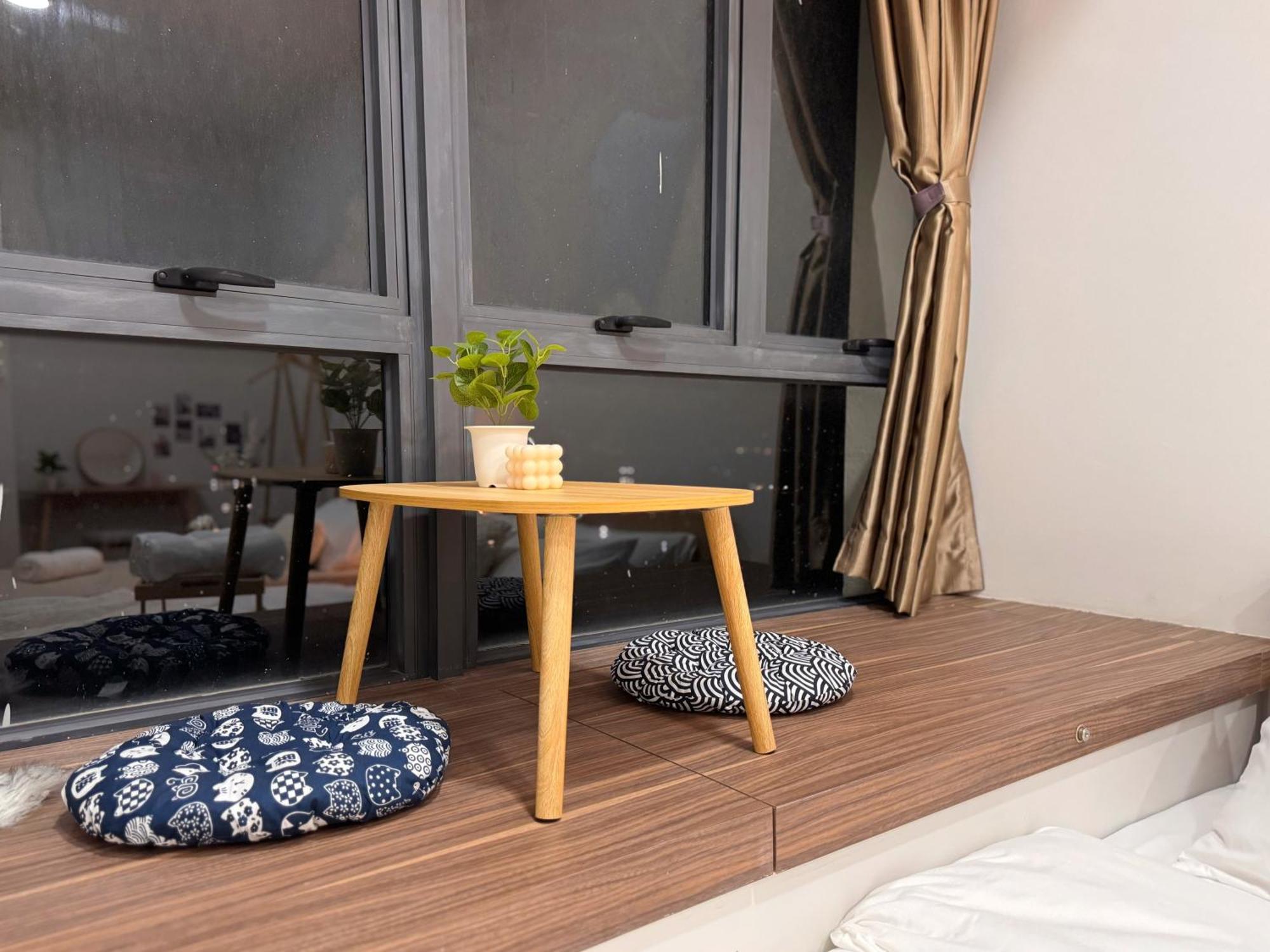 Apartment Muji Full Seaview Royal With 2carparks Foc Netflix Access And Youtube Premium 3beds 3bath For 6-12pax By Minshuku Johor Bahru
