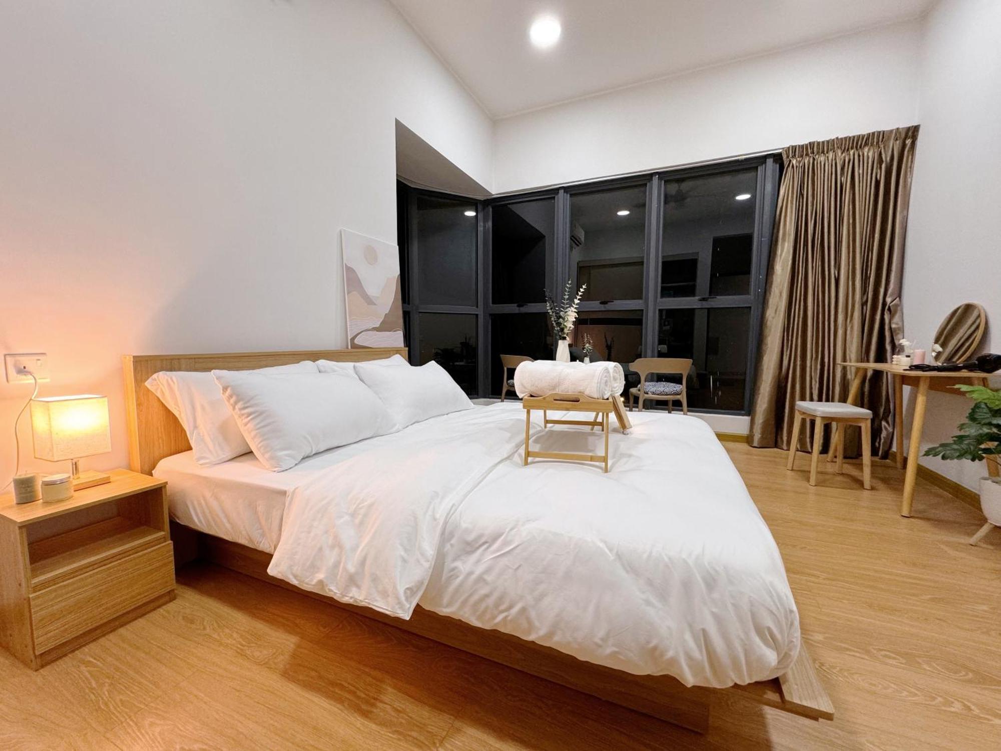 Muji Full Seaview Royal With 2carparks Foc Netflix Access And Youtube Premium 3beds 3bath For 6-12pax By Minshuku Apartment *