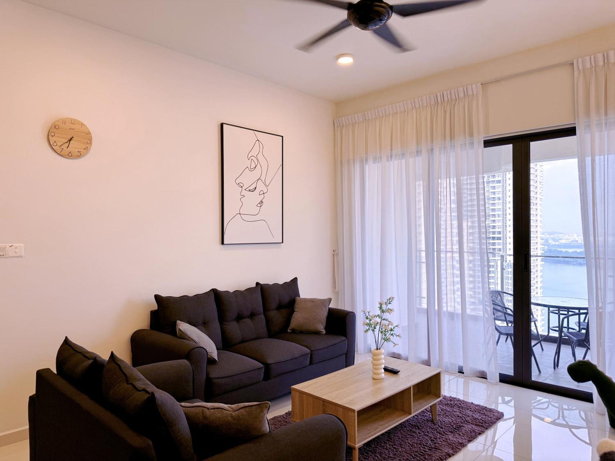Muji Full Seaview Royal With 2carparks Foc Netflix Access And Youtube Premium 3beds 3bath For 6-12pax By Minshuku