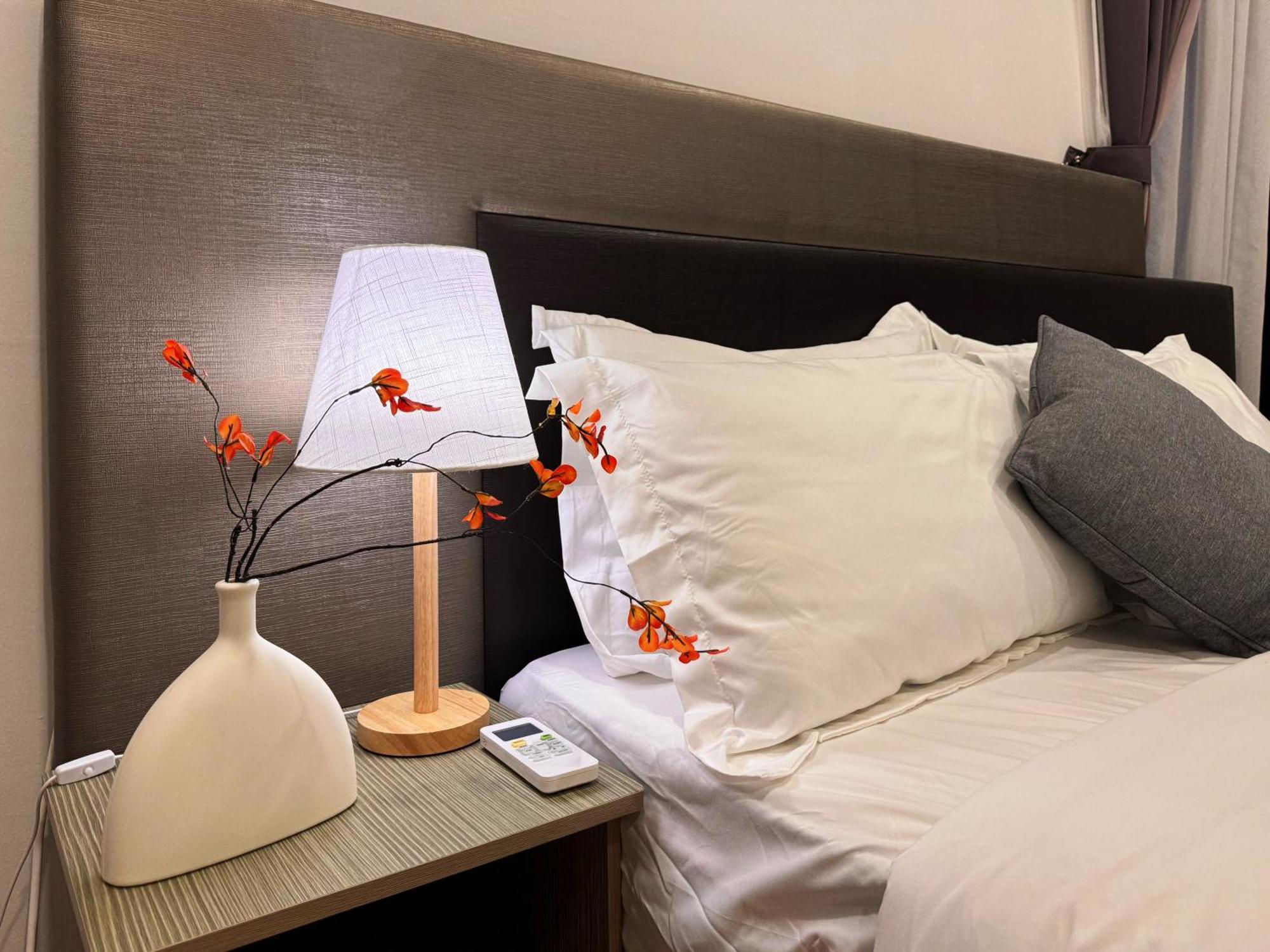 Apartment Muji Full Seaview Royal With 2carparks Foc Netflix Access And Youtube Premium 3beds 3bath For 6-12pax By Minshuku