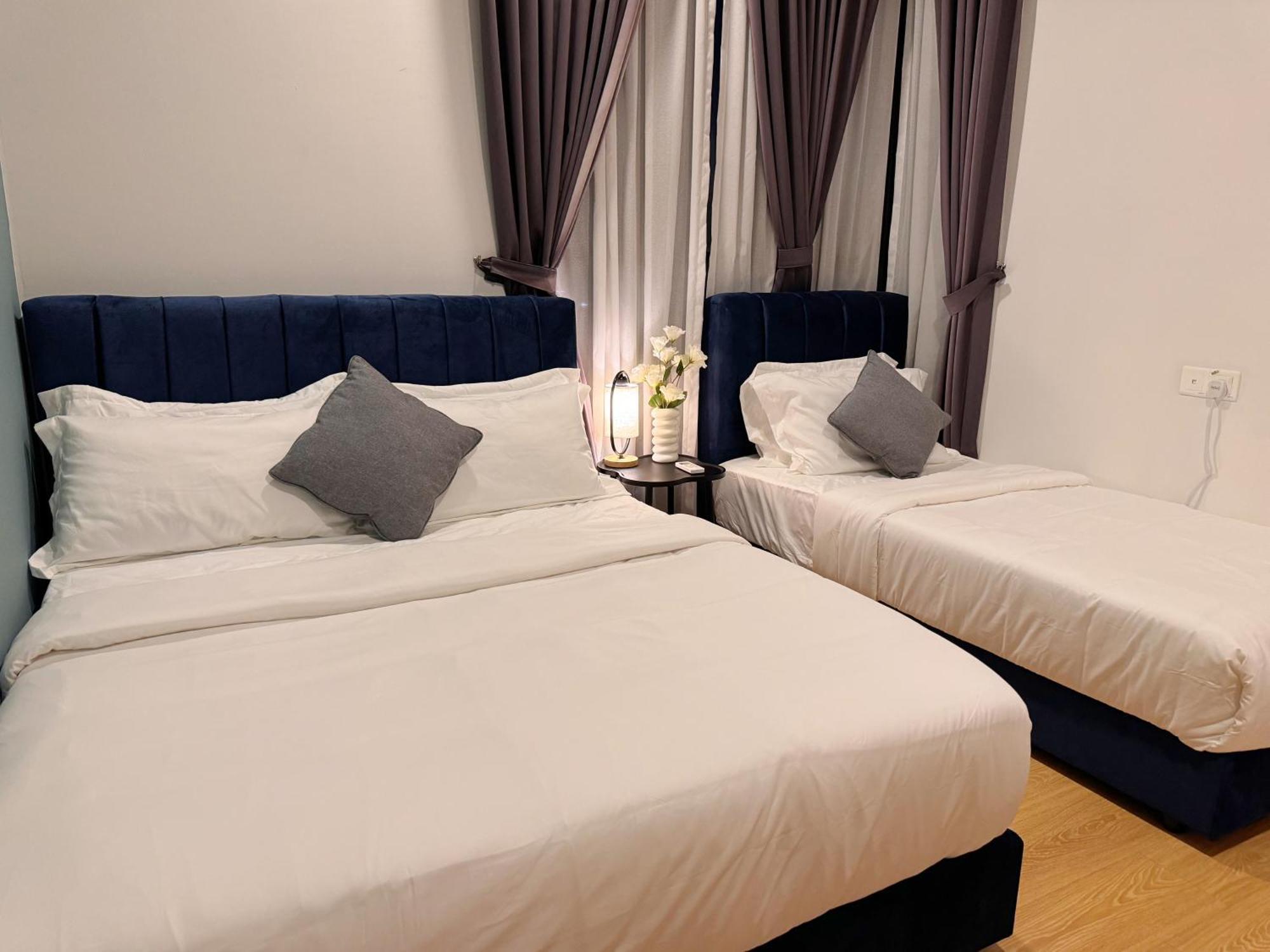 Muji Full Seaview Royal With 2carparks Foc Netflix Access And Youtube Premium 3beds 3bath For 6-12pax By Minshuku Apartment Johor Bahru