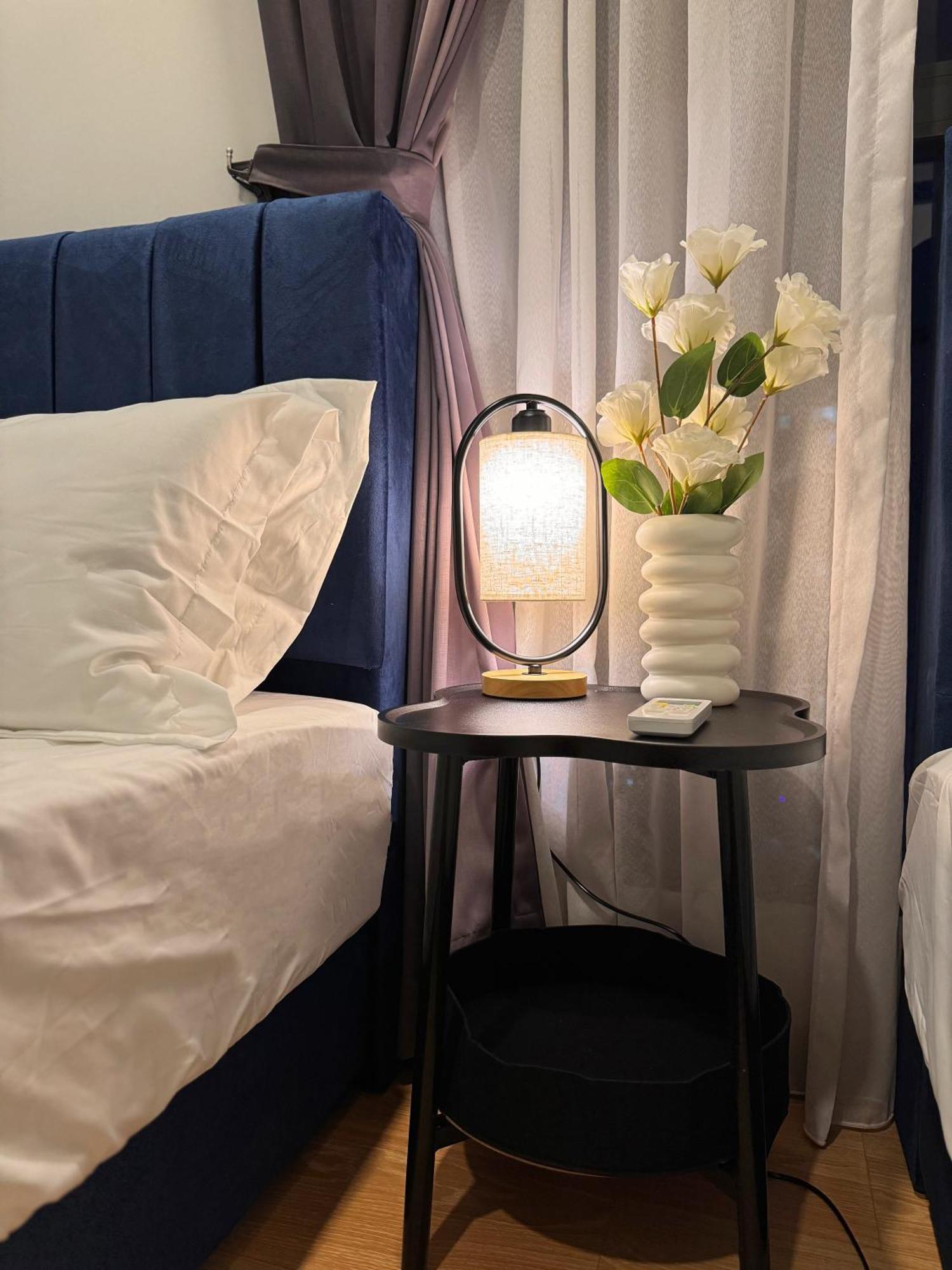 Muji Full Seaview Royal With 2carparks Foc Netflix Access And Youtube Premium 3beds 3bath For 6-12pax By Minshuku * Johor Bahru