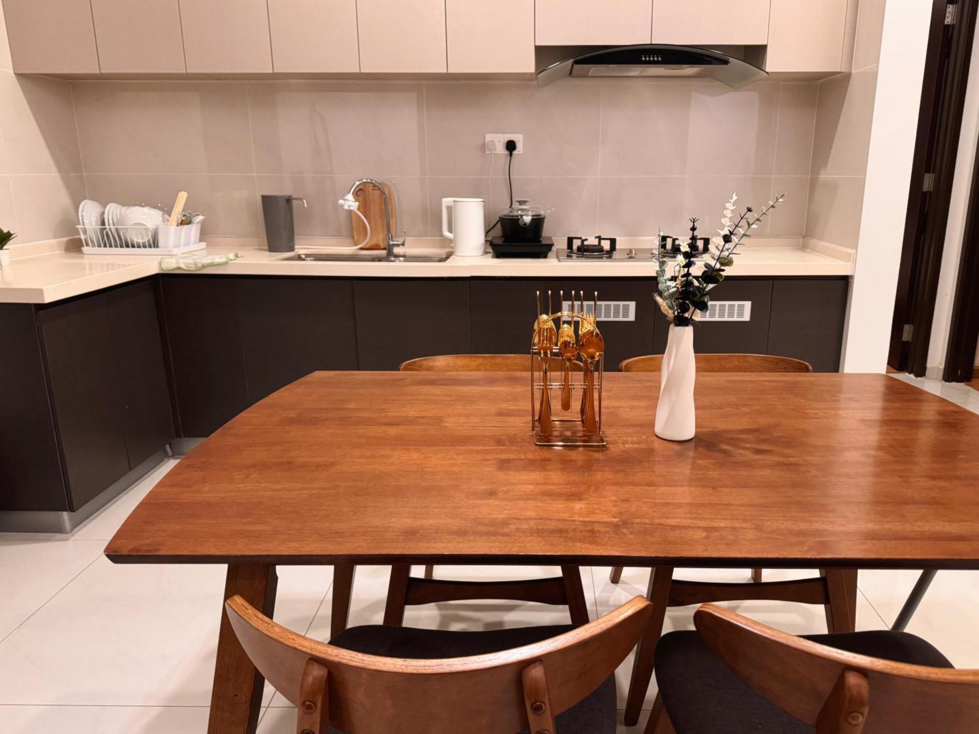 Muji Full Seaview Royal With 2carparks Foc Netflix Access And Youtube Premium 3beds 3bath For 6-12pax By Minshuku Apartment