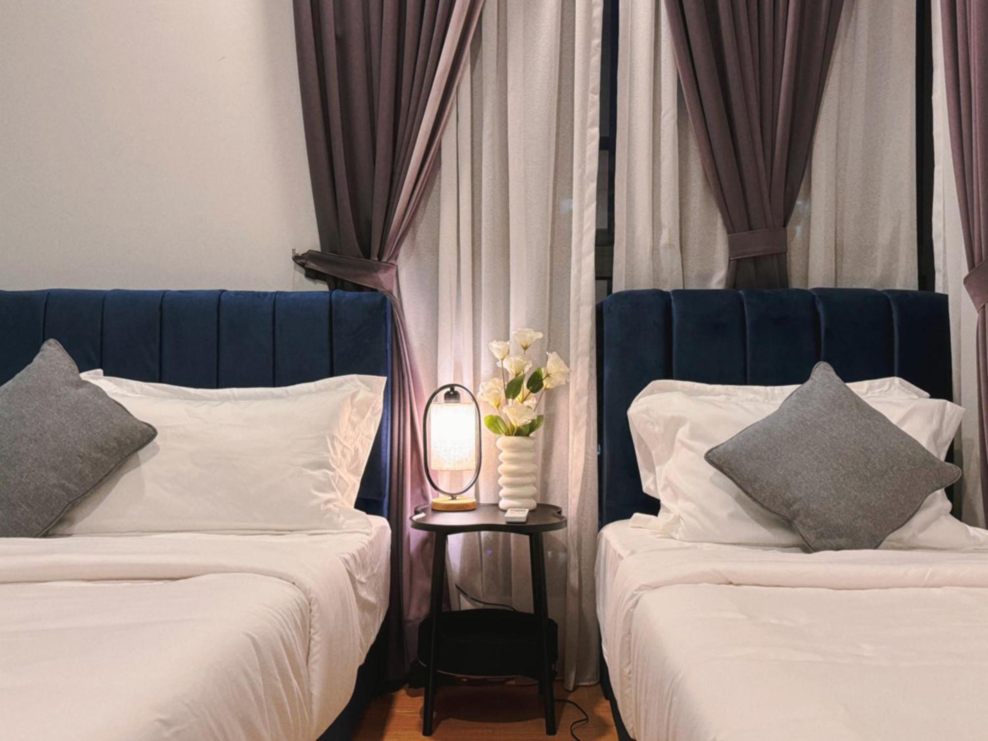 Muji Full Seaview Royal With 2carparks Foc Netflix Access And Youtube Premium 3beds 3bath For 6-12pax By Minshuku Apartment Johor Bahru