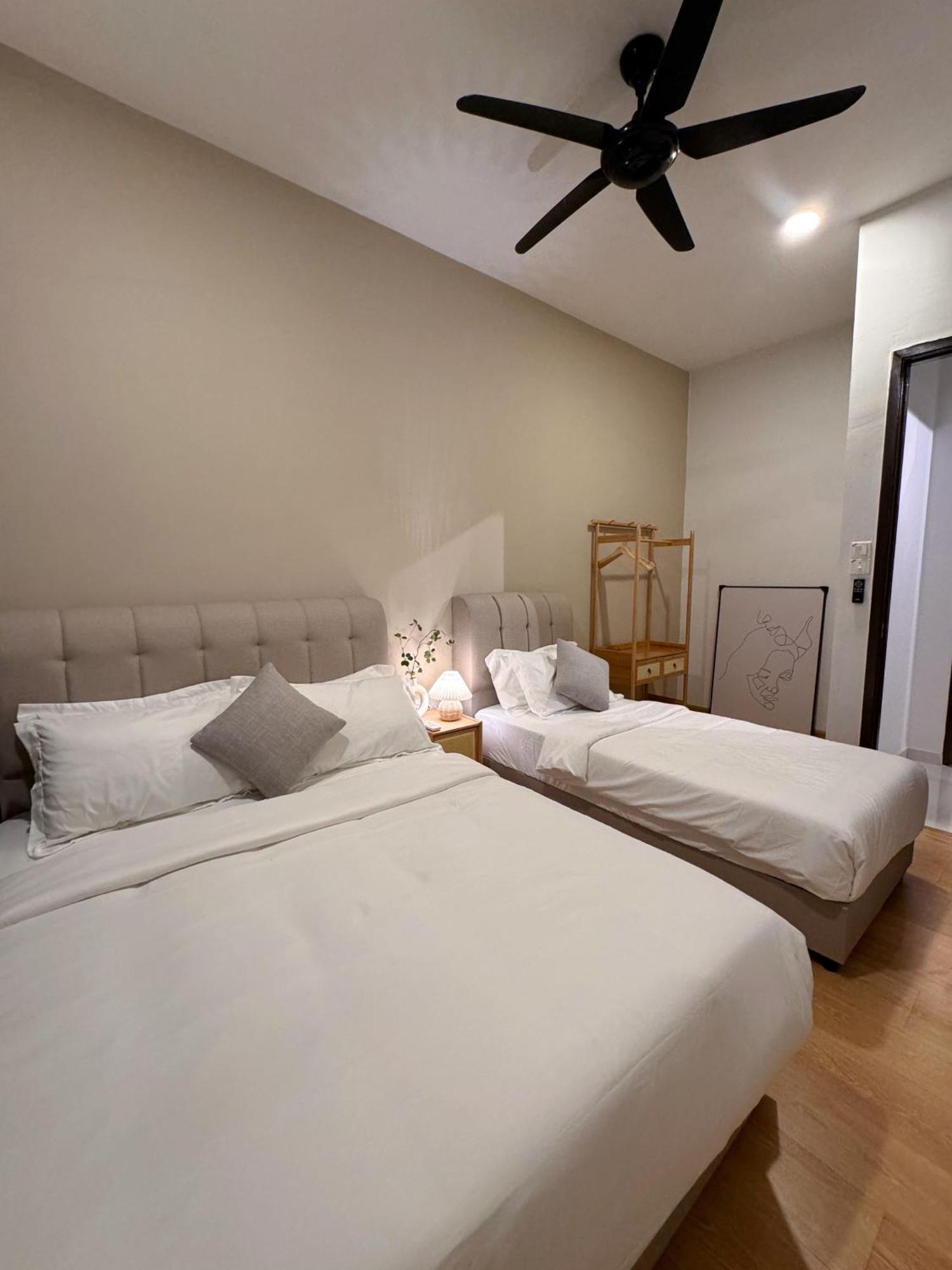Apartment Muji Full Seaview Royal With 2carparks Foc Netflix Access And Youtube Premium 3beds 3bath For 6-12pax By Minshuku